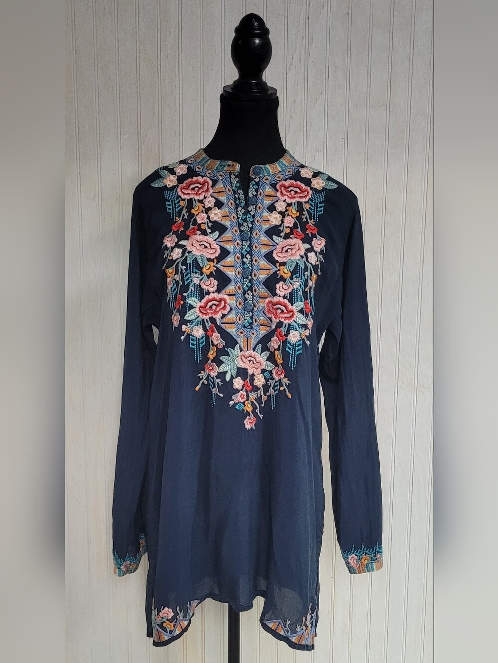 Johnny Was Beatrix Embroidered Navy Cupra Rayon Boho Tunic Blouse - Size S EUC